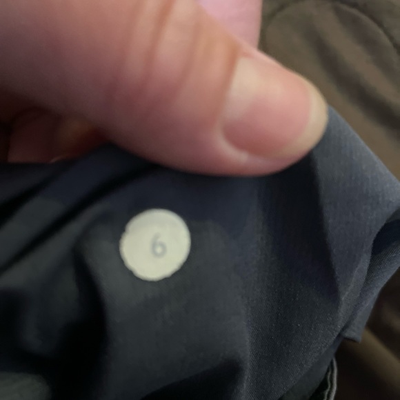 Lulu crops size 6 - Picture 1 of 5